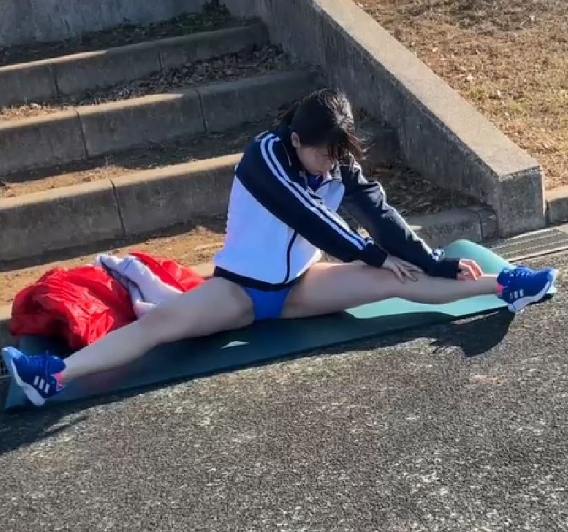 女性陸上選手盗撮チカン④　2023年岩〇市陸上競技記録会≪競技場トイレ臀部弄りイラマ→生入れ膣射、美巨パイぶっかけチカン≫ コクタイ ストレッチ　大開脚　ジャージブルマ