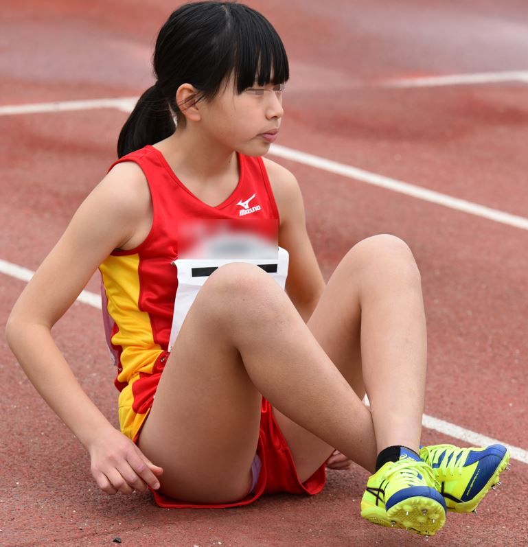 pepeの陸上美脚女子セット4　pepe ランニングパンツ　体育座り　ランパン体育座り　ランパンパンチラ　中学女子　女子陸上　ブルマ　インナーショーツ　移動ブルマ　靴下ブルマ