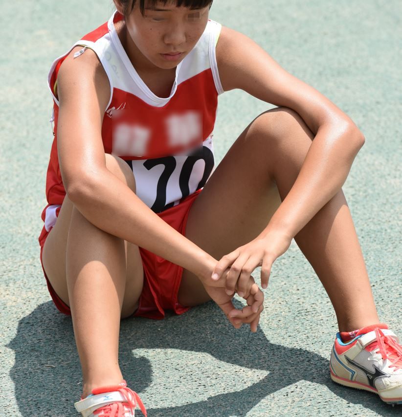 pepeの陸上美脚女子セット4　pepe ランニングパンツ　体育座り　ランパン体育座り　ランパンパンチラ　中学女子　女子陸上　ブルマ　インナーショーツ　移動ブルマ　靴下ブルマ