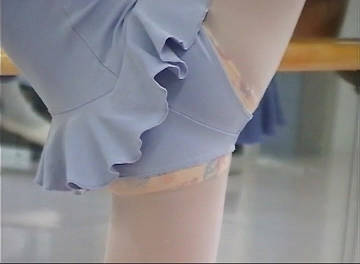 LYBA-01 バレエレッスン01　ハイレグレオタード　レオタードはみパン　インナーショーツはみ出し　Ｙ字バランス　至近距離レオタード撮影　ハイレグ　ハイカット　ブルマ　アンスコ　アンダースコート