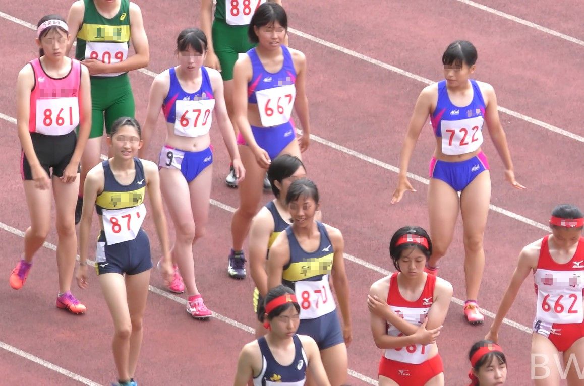 地方の大会のリレー ぼーんほわいと 誠英高校　西京高校　ミズノ　ミズノ　青紫　　1600ｍ　６チーム
