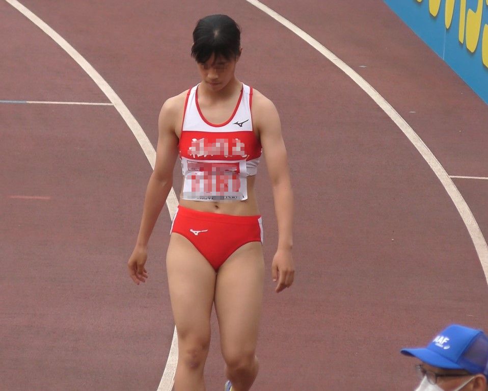 きゃめる１４９　魅惑の世界へようこそ。 ハイレグを思わせる仕草が魅力的です。 きゃめる  第38回　U20日本選手権　OSAKA　豊田大谷　日大三島　中京大中京　近大付属福岡高校 ハイレグコマネチ　Ｔフロントブルマ　日焼け跡太腿