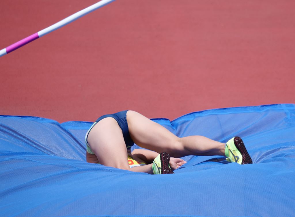 長身美女による高跳び競演 05 Moe　日本体育大学 女子陸上部　実業団陸上女子　陸上　陸上女子　ブルマ　ハイレグレーシングショーツ　社会人ブルマ　まんぐり返しブルマ