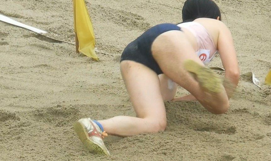 【動画】No.041　femi 雨　武庫川女子大学　園田学園女子大学　甲南大学　女子陸上部　レーシングブルマ　セパレート　濡れブルマ　砂ブルマ　汚れブルマ　ハイカット　ミズノ製セパレートユニフォーム