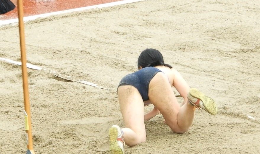【動画】No.041　femi 雨　武庫川女子大学　園田学園女子大学　甲南大学　女子陸上部　レーシングブルマ　セパレート　濡れブルマ　砂ブルマ　汚れブルマ　ハイカット　ミズノ製セパレートユニフォーム
