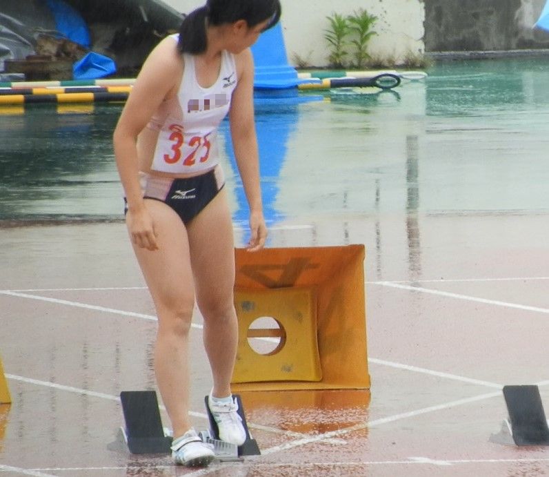 【動画】No.041　femi 雨　武庫川女子大学　園田学園女子大学　甲南大学　女子陸上部　レーシングブルマ　セパレート　濡れブルマ　砂ブルマ　汚れブルマ　ハイカット　ミズノ製セパレートユニフォーム