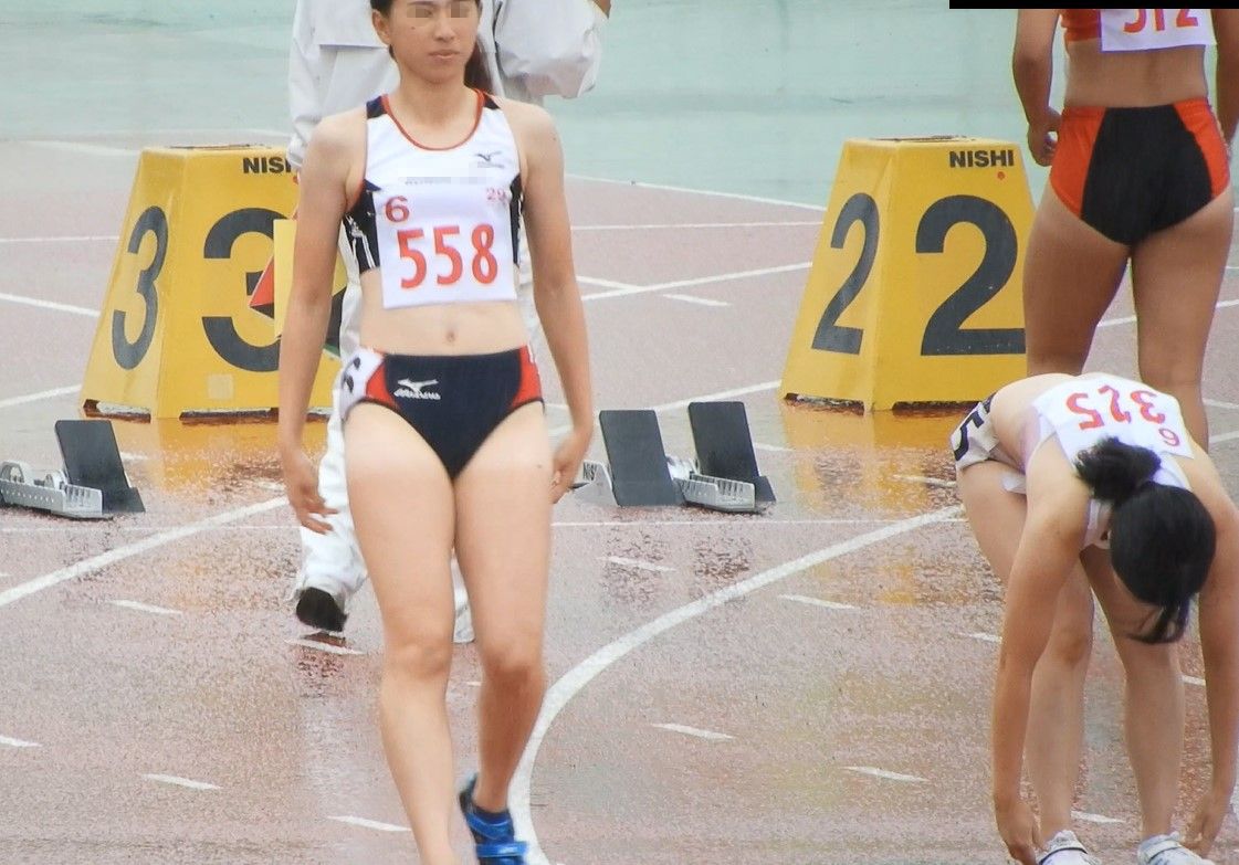 【動画】No.041　femi 雨　武庫川女子大学　園田学園女子大学　甲南大学　女子陸上部　レーシングブルマ　セパレート　濡れブルマ　砂ブルマ　汚れブルマ　ハイカット　ミズノ製セパレートユニフォーム