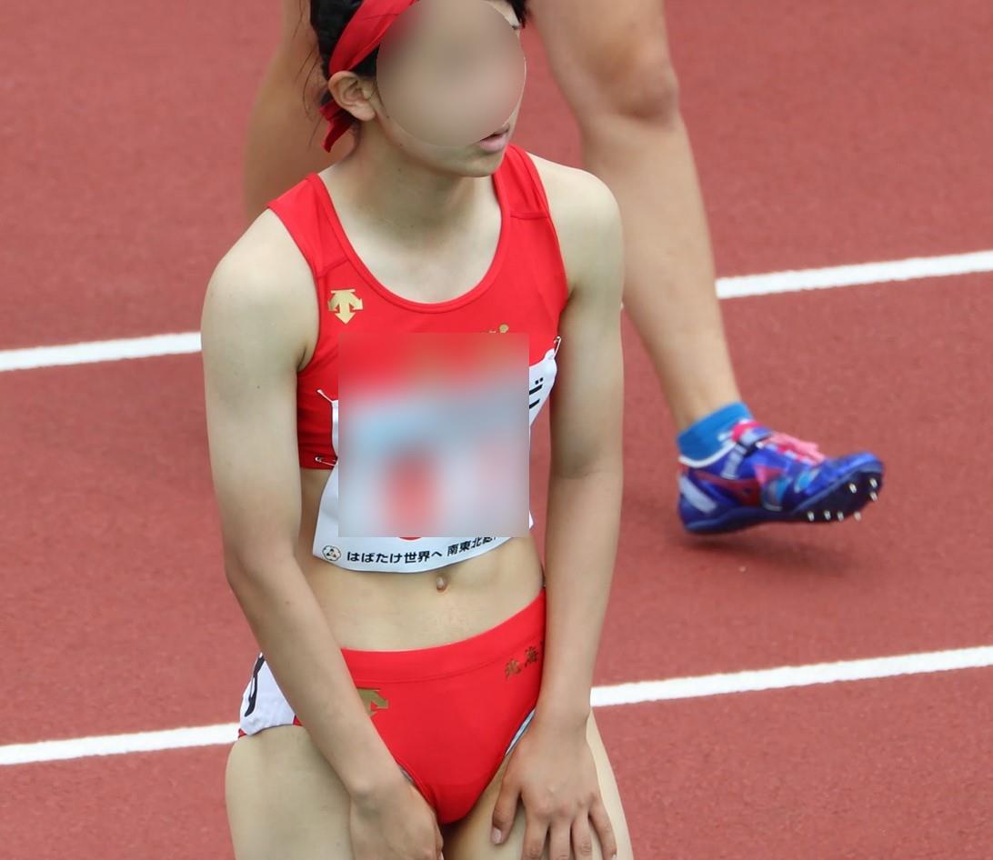 【再販】0412_03 2017年 全国ハイ大会 200m 03 赤x青色ユニフォーム選手中心 ニューヨーク体育大学 はばたけ世界へ　南東北総体　2017　立命館慶祥高校　女子陸上部 臼井文音　共愛学園高校 陸上部　奥村ユリ　白ブルマ　山形中央高校　青野朱李　ＮＤソフト　極小ブルマ　デサント製レーシングショーツ