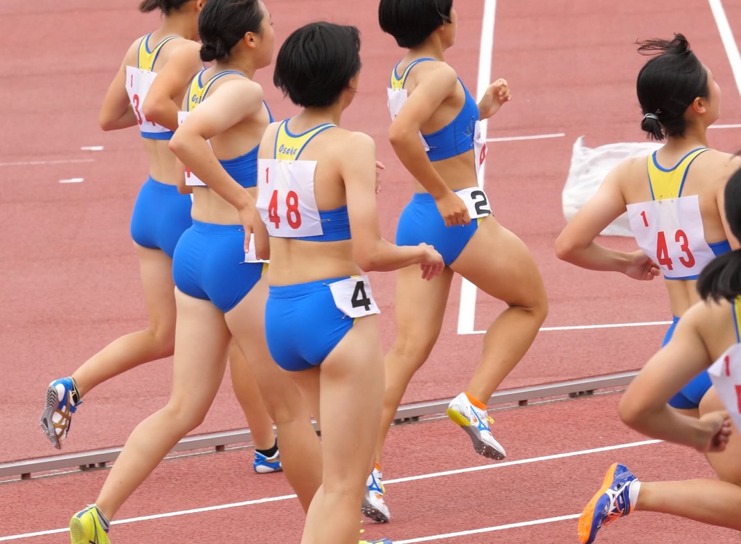【4K動画】美少女とスカイブルーの集団 トロピカル　木南通孝記念陸上 泉陽高校 オレンジ色Nishiスポーツ製レーシングブルマ　大阪高校　大阪大使　ゼッケン外しブルマ　青山華依